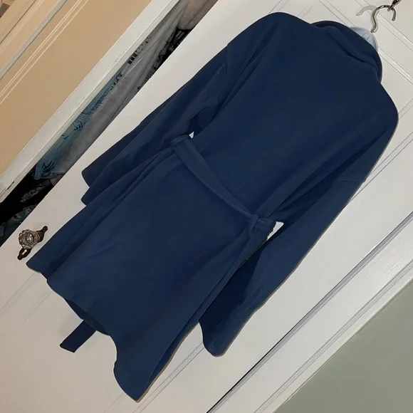 One size fits all blue fleece robe - Picture 3 of 9